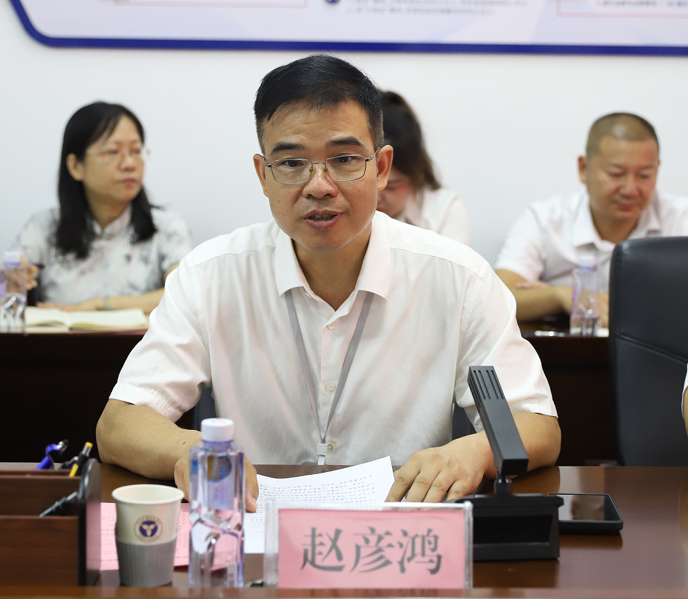赵彦鸿汇报学校近年发展情况
