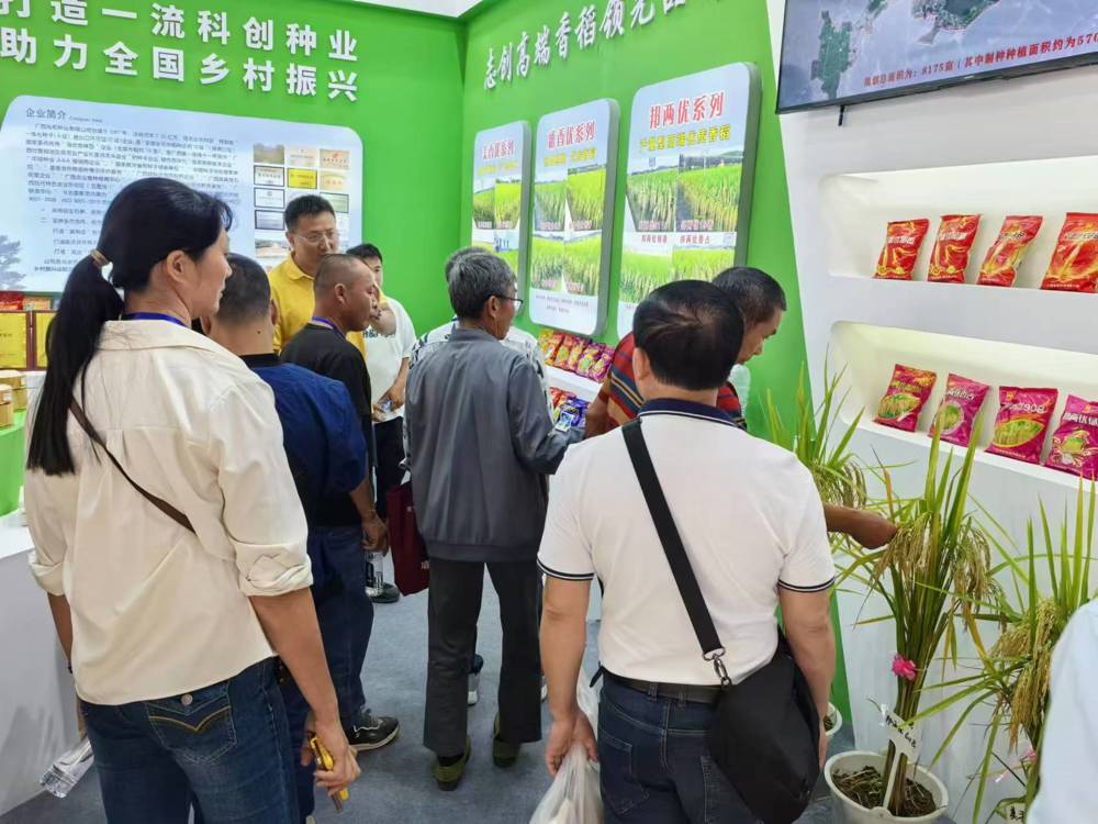 我校组织学员参观广西国际农业博览会