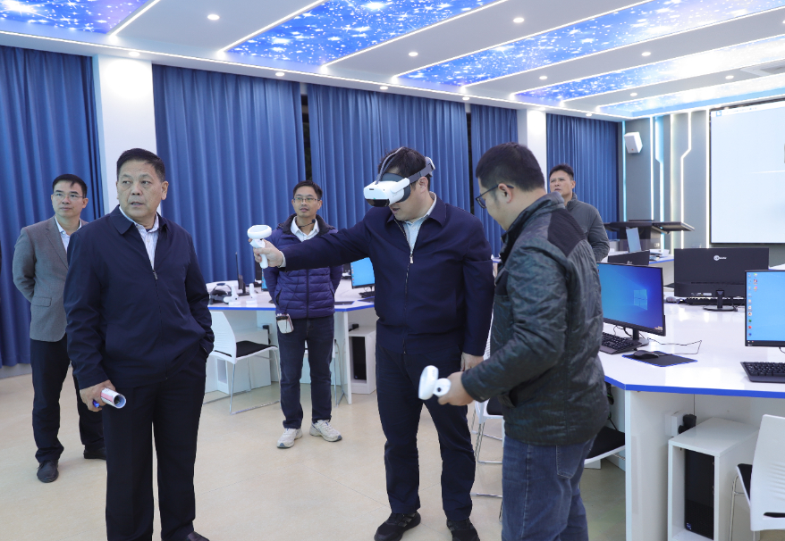 调研人员深入我校各场所考察参观