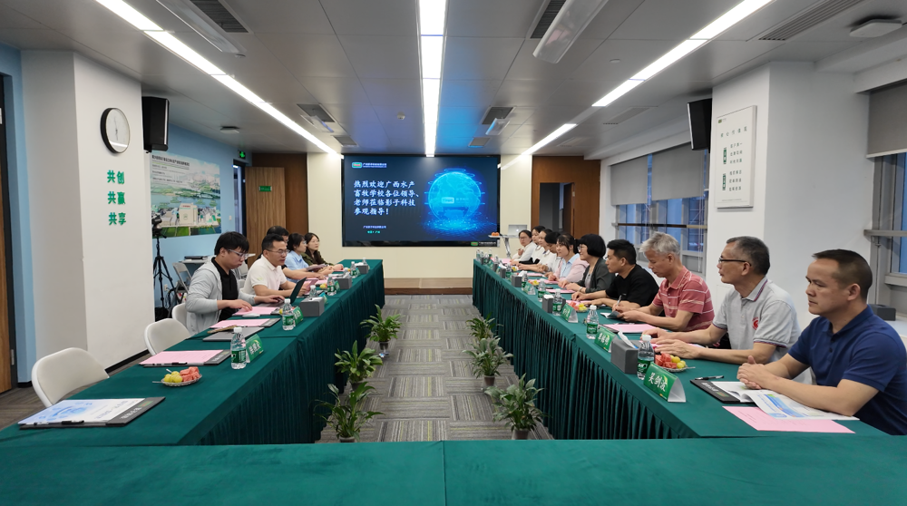 我校与企业就“数智养殖实训中心”建设赋能教学工作等进行探讨