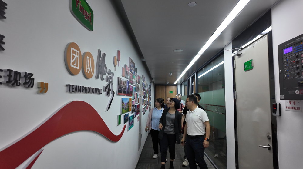 我校考察团队先后赴扬翔公司和影子公司开展实地调研