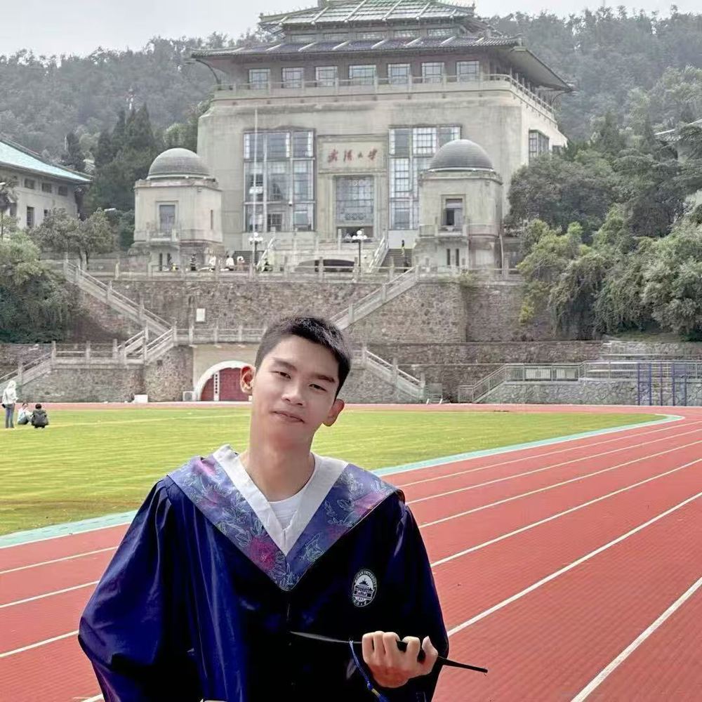 唐文佳在武汉大学留影
