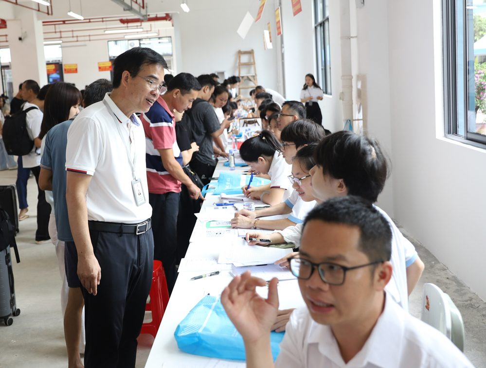 赵彦鸿带领相关科室人员到现场开展检查工作
