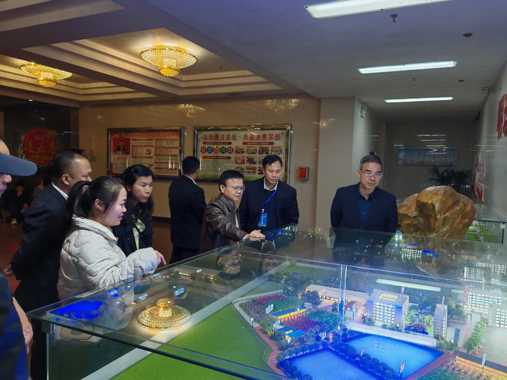 我校参会团队在梧州农校八步校区参观交流