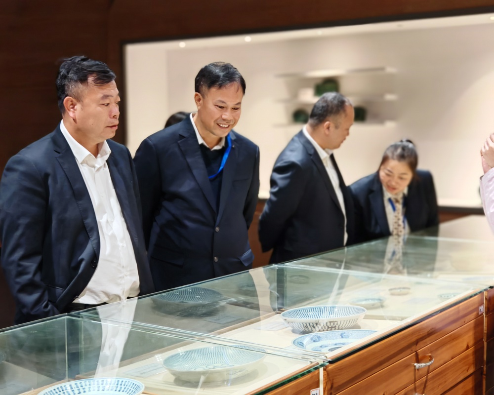 我校参会团队参观贺州学院博物馆、校史馆